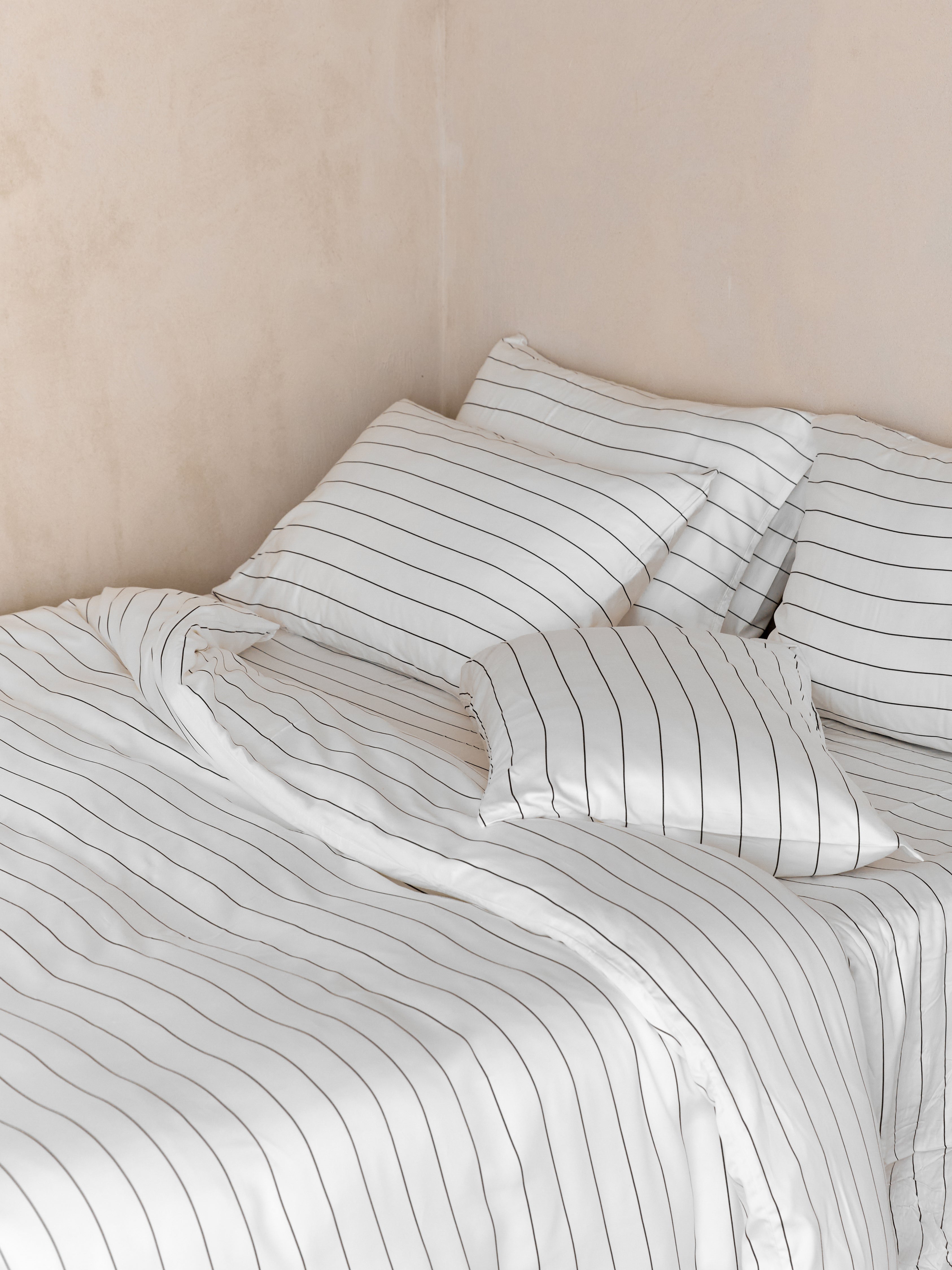 סט מצעי במבוק Black Stripes