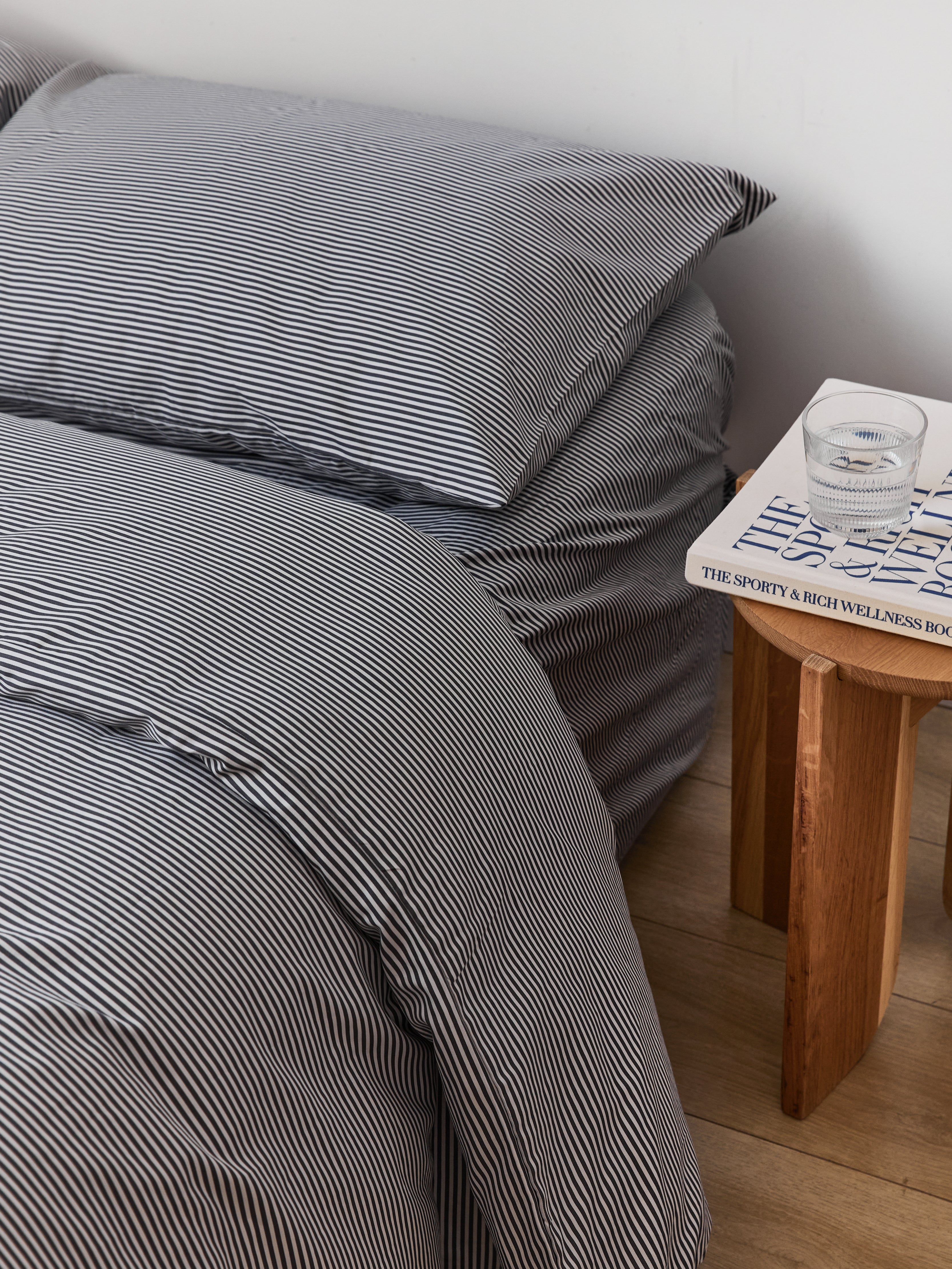 סט סאטן 500 Dark Gray Stripes