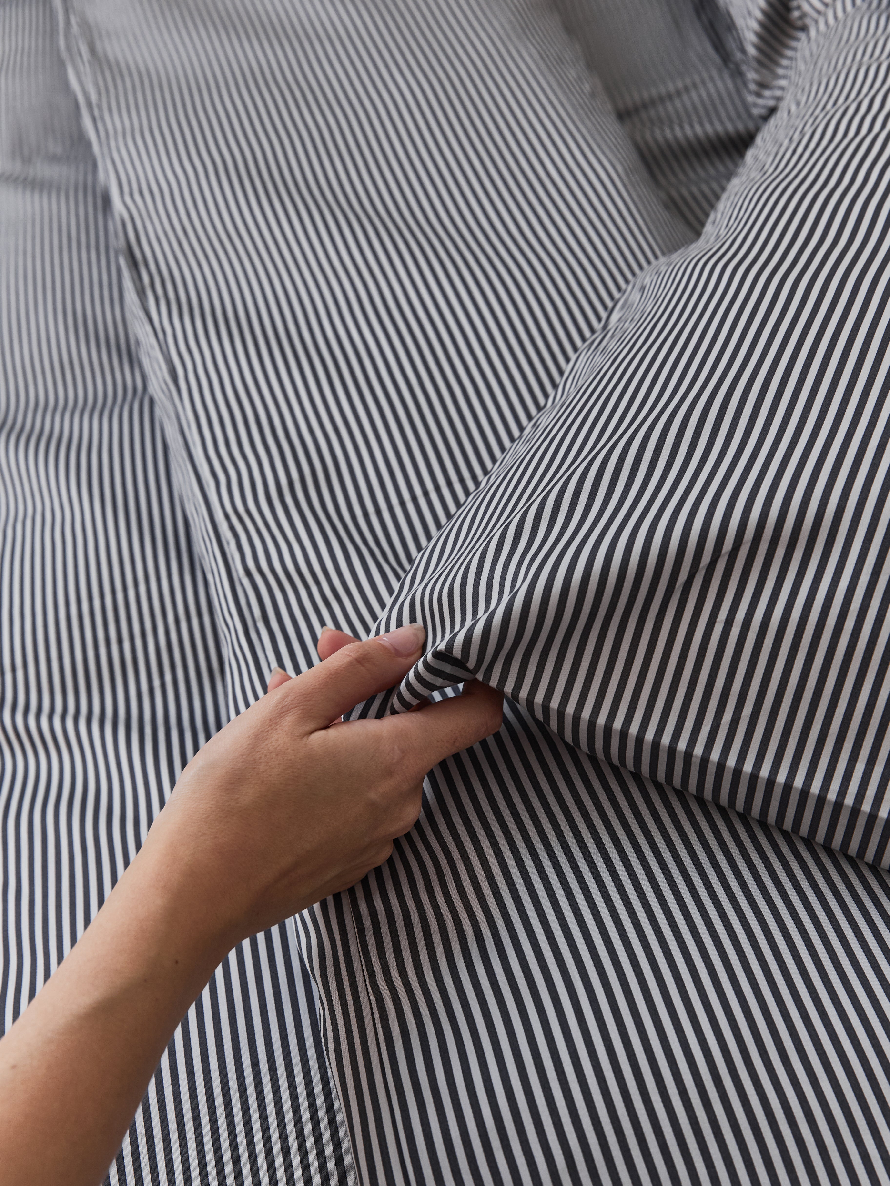 סט סאטן 500 Dark Gray Stripes