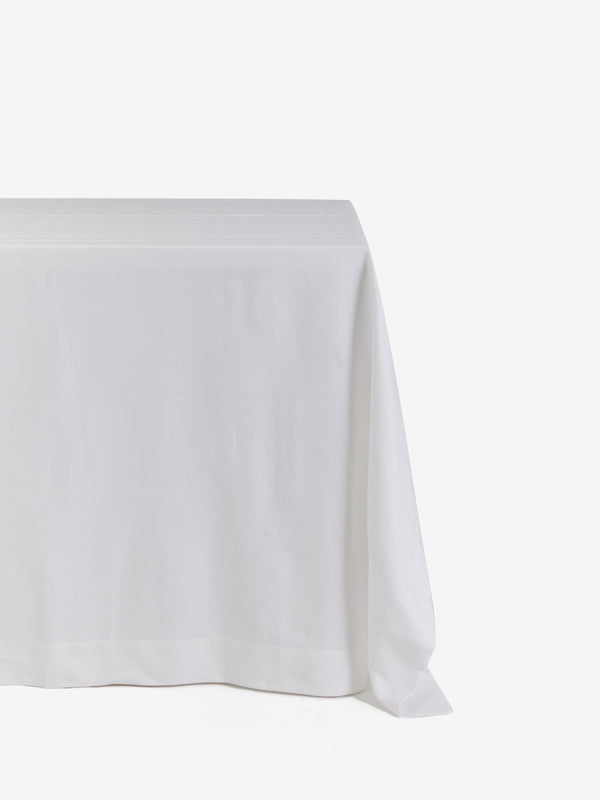 white tablecloth 