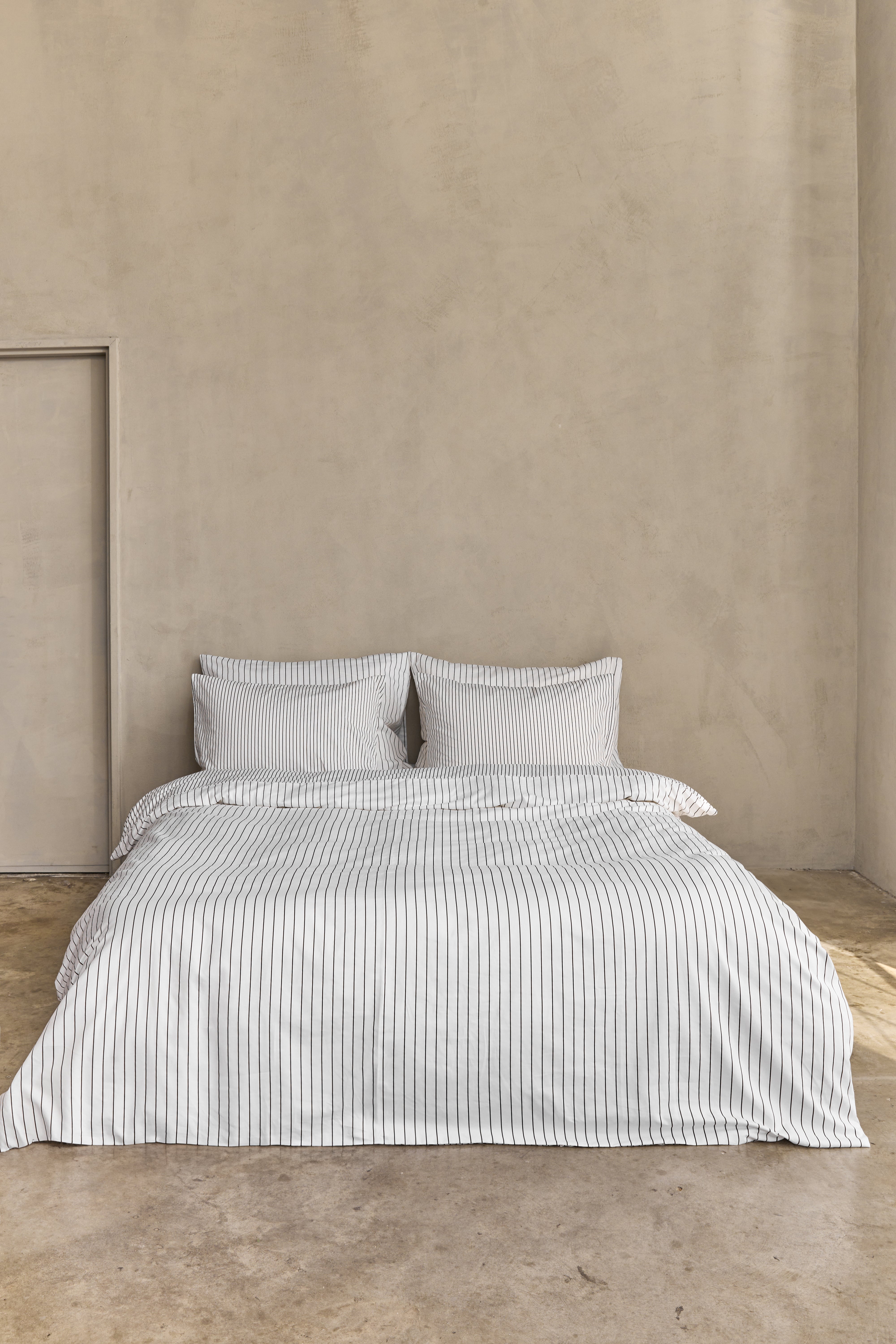 סט מצעי סאטן 500 Ivory & Black