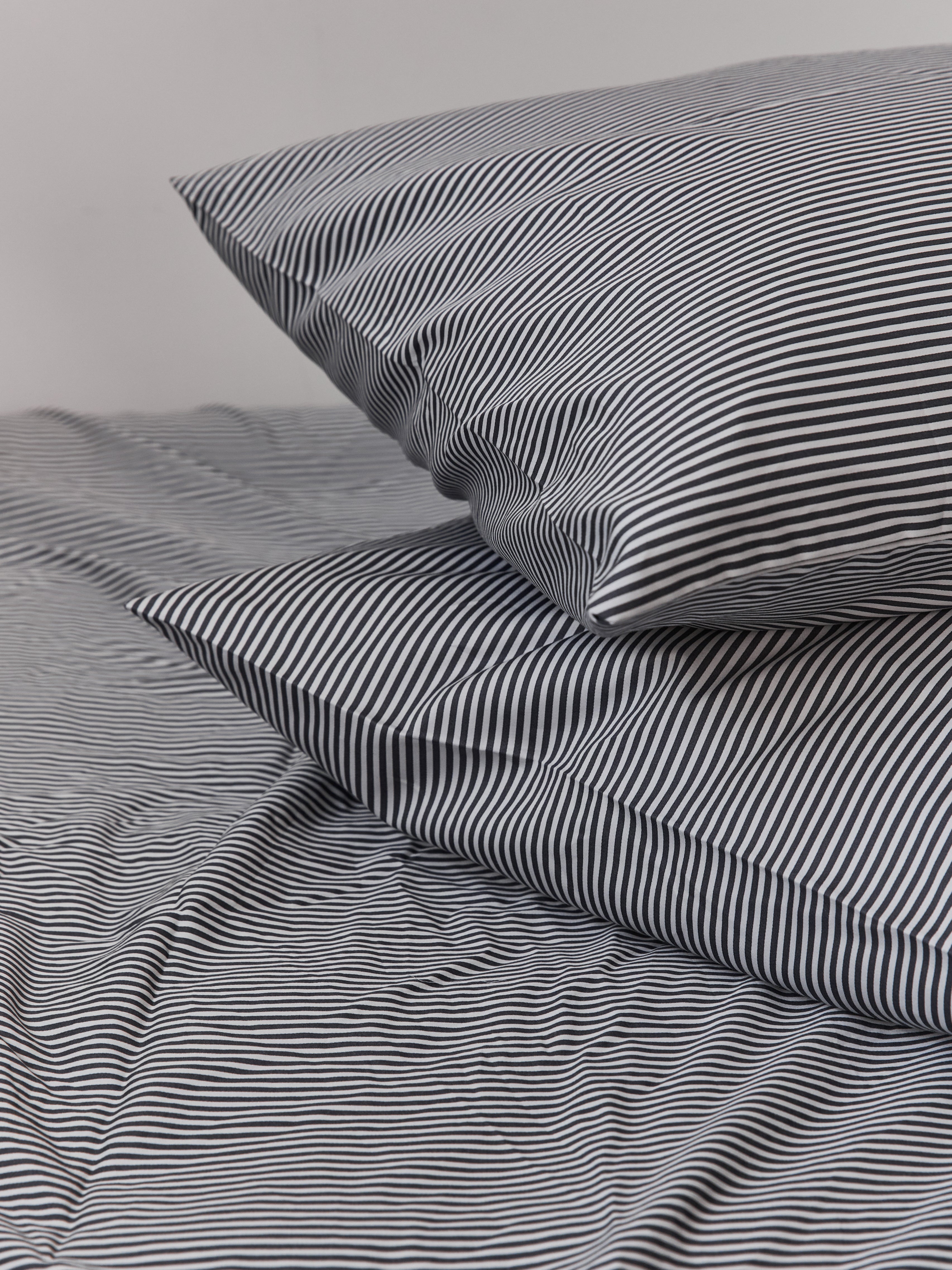 סט מצעי פרקל Dark Gray Stripes